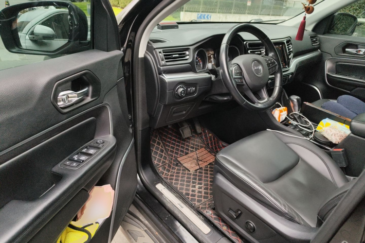 Jeep 大指挥官 2018款 2.0T 四驱尊享导航版 国V中控内饰20