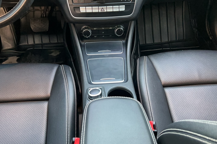 奔驰GLA 2018款 GLA 200 时尚型局部细节18