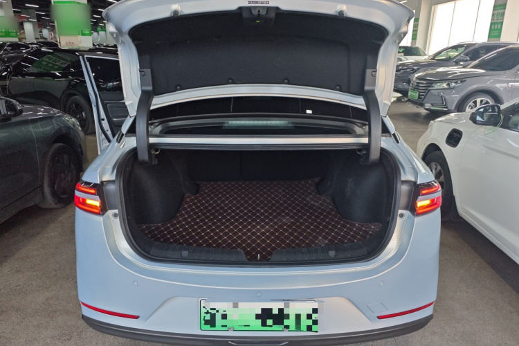 埃安 AION S Plus 2022款 80 科技版机舱底盘23