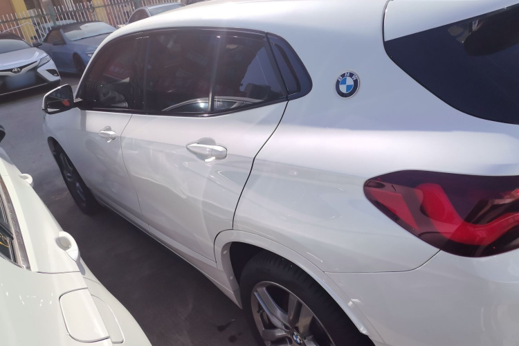 宝马X2 2022款 sDrive25i M运动套装车身外观4