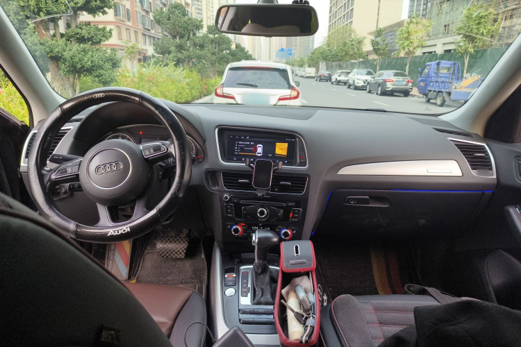 奥迪Q5 2016款 40 TFSI 技术型中控内饰12