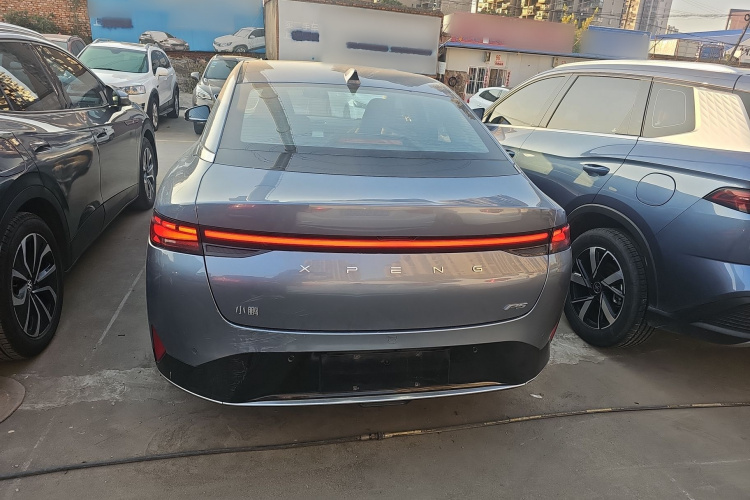 小鹏P5 2023款 智行版车身外观6