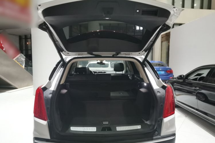凯迪拉克XT5 2016款 28T 四驱豪华型机舱底盘23