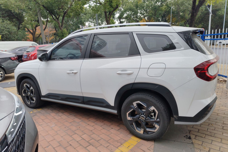 北京现代ix35 2023款 沐飒 2.0L 豪华版DLX车身外观4