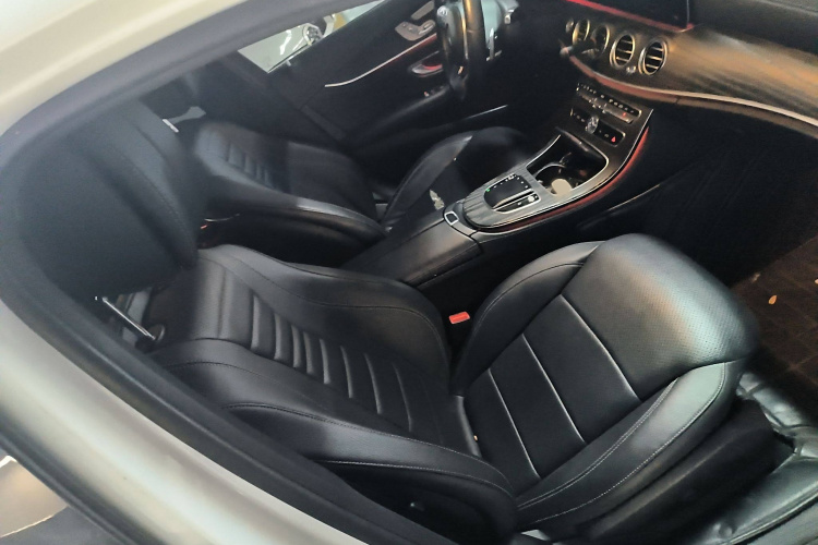 奔驰E级 2020款 E 300 L 运动时尚型局部细节41