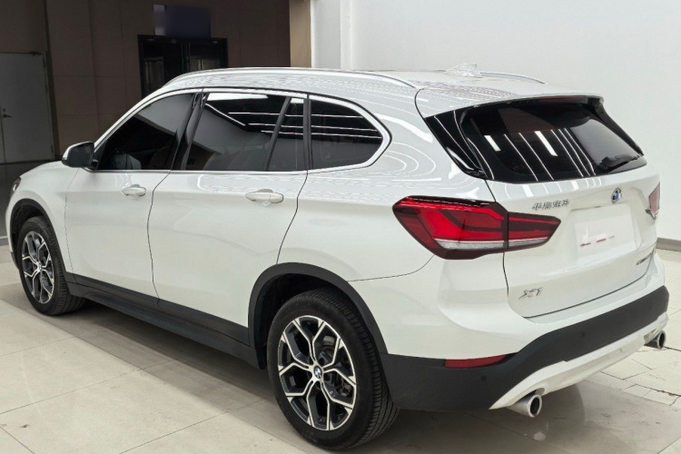 宝马X1 2022款 sDrive25Li 领先型车身外观6009