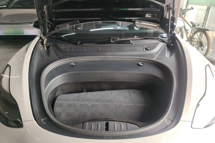 特斯拉 Model 3 2022款 Performance高性能全轮驱动版机舱底盘24