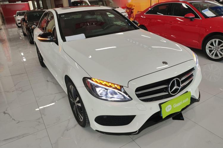 奔驰C级 2018款 C 200 运动版车身外观3