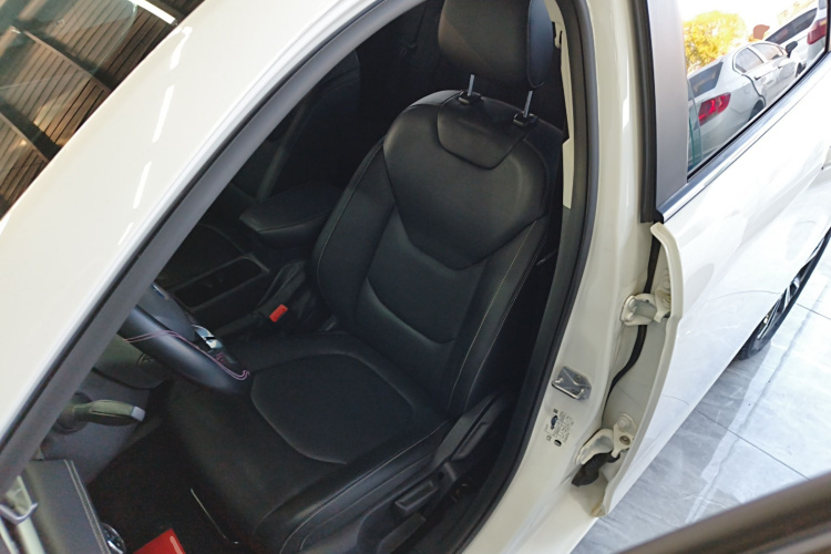 福特 福睿斯 2021款 1.5L 自动钻石版局部细节19