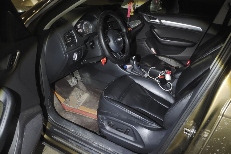 奥迪Q3 2015款 35 TFSI 舒适型中控内饰19