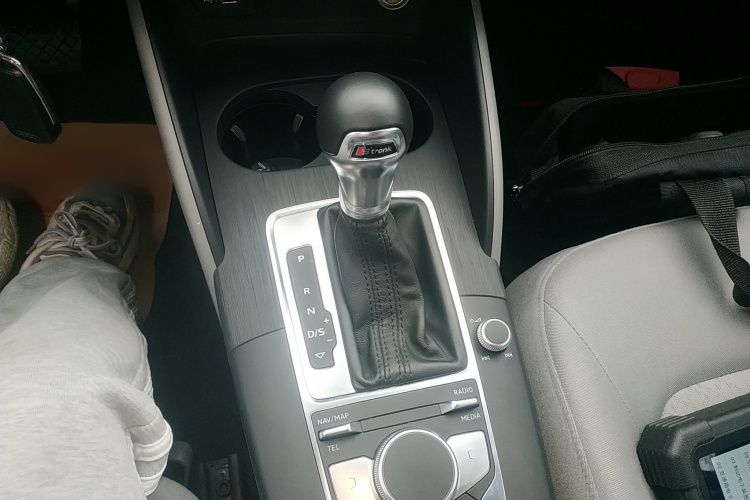 奥迪A3 2018款 30周年年型 Sportback 35 TFSI 进取型局部细节18