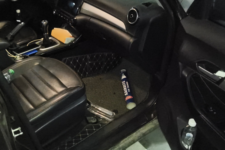 凯翼X3 2017款 1.6L 手动发烧友版 国V局部细节9005