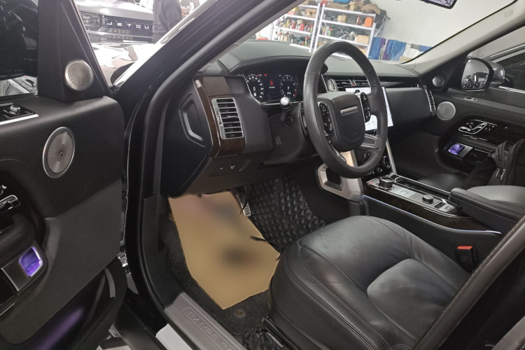 路虎 揽胜 2022款 3.0 L6 360PS 传世版中控内饰7003