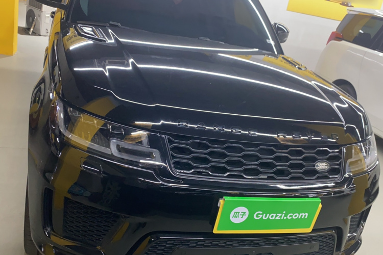 路虎 揽胜运动版 2022款 3.0 L6 耀黑版车身外观6001