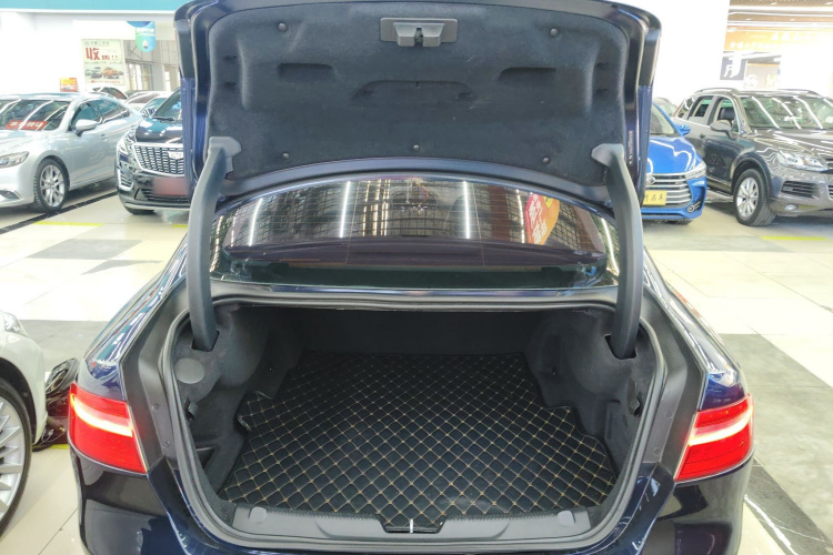 捷豹XE 2018款 2.0T 200PS 两驱R-Sport运动版局部细节23