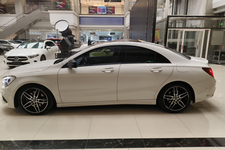 奔驰CLA 2017款 改款 CLA 220 4MATIC车身外观4