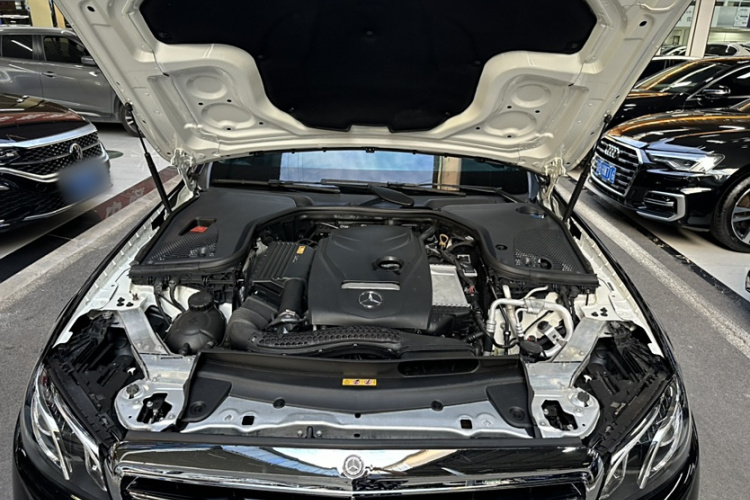 奔驰E级 2018款 改款 E 200 L 运动型局部细节24