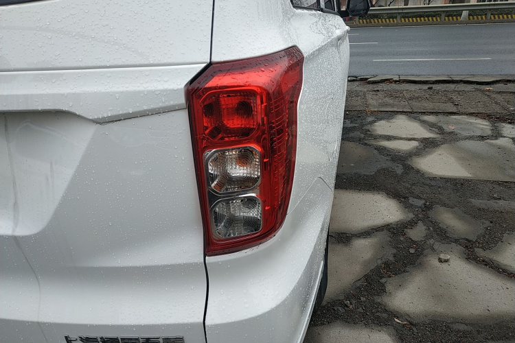 五菱汽车 五菱宏光 2021款 1.5L改款 S标准型 液压助力LAR车身外观9