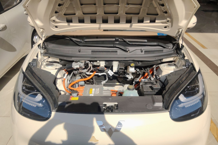 五菱汽车 五菱缤果 2025款 333km 灵犀互联款机舱底盘24