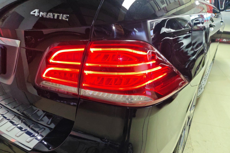 奔驰GLE 2018款 GLE 400 4MATIC 臻藏版车身外观9