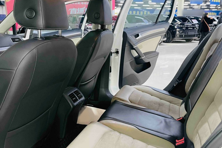 大众 高尔夫 2017款 230TSI 自动豪华百万辆纪念版中控内饰7004