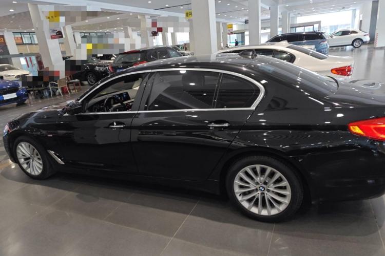 宝马5系 2018款 530Li xDrive 豪华套装车身外观4