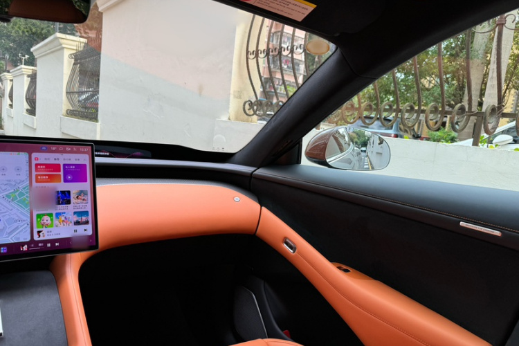 小米汽车 小米YU7 2025款 超长续航高性能四驱Max版中控内饰7001