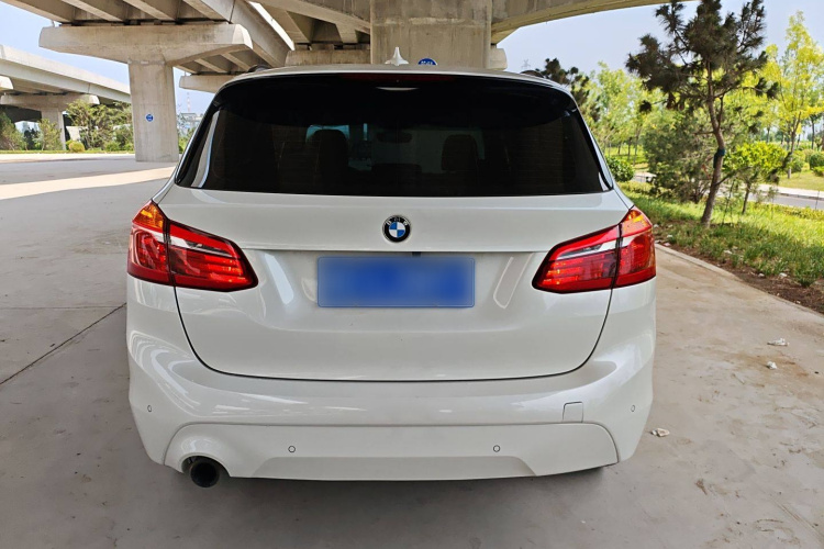 宝马2系旅行车 2018款 218i 时尚型车身外观6