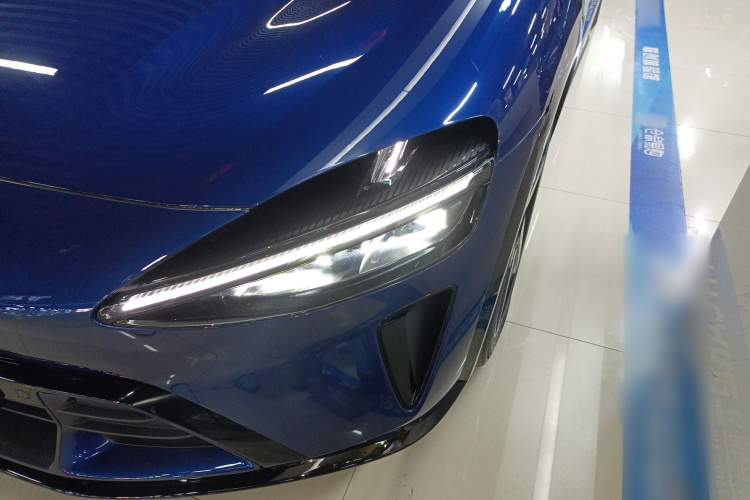 小米汽车 小米YU7 2025款 超长续航高性能四驱Max版车身外观1