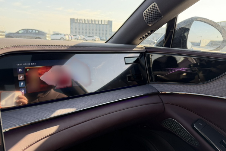 腾势Z9GT 2024款 1100四驱Pro版局部细节9010