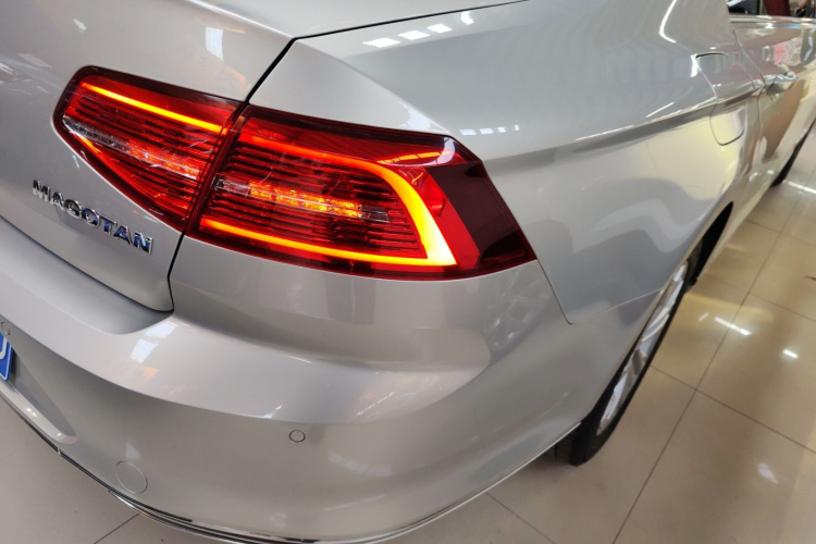 大众 迈腾 2017款 330TSI DSG 豪华型车身外观9