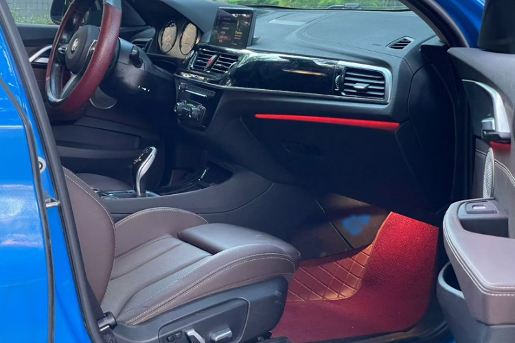 宝马1系 2021款 125i M运动曜夜版中控内饰7005