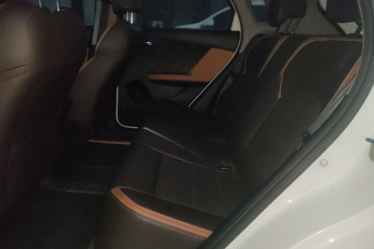 比亚迪e2 2020款 升级版 高续航版 尊贵型中控内饰7004