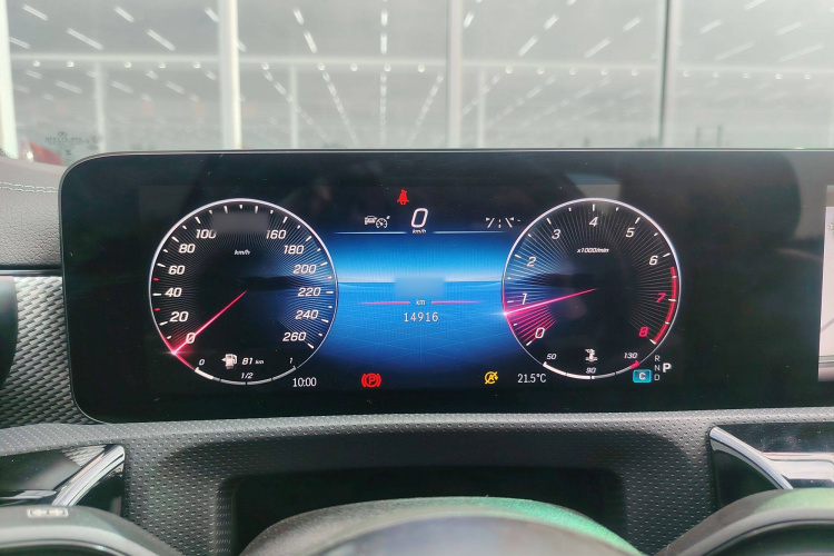 奔驰A级 2023款 A 180 L中控内饰7011