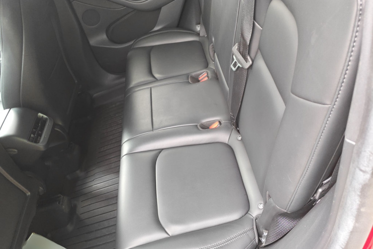 特斯拉 Model Y 2022款 后轮驱动版中控内饰21