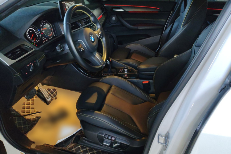 宝马X2 2023款 xDrive 25i 曜熠版中控内饰19