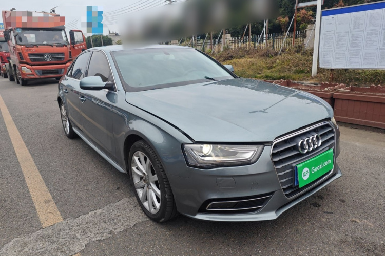 奥迪A4L 2015款 35 TFSI 自动标准型车身外观3