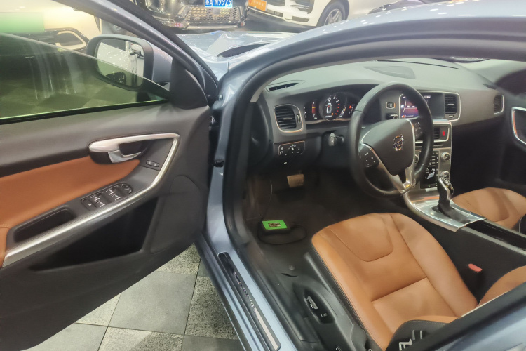 沃尔沃S60 2018款 S60L T4 智远版中控内饰7003