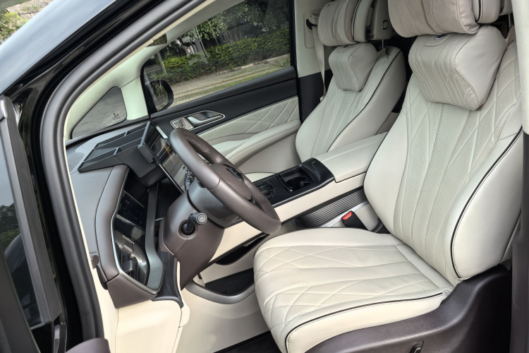 腾势D9 2024款 DM-i 980 四驱旗舰型局部细节19