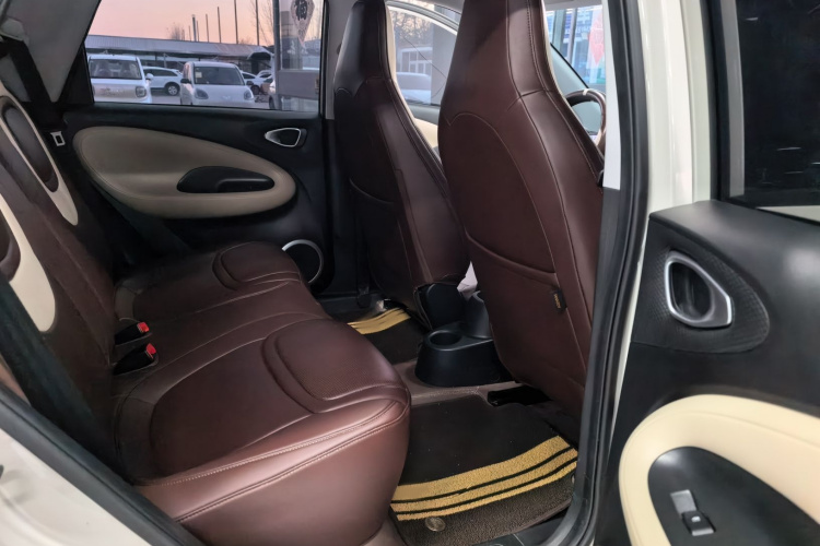 五菱汽车 五菱缤果 2023款 203km 轻享款中控内饰7004