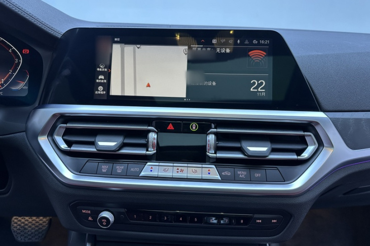 宝马3系 2022款 改款 325i M运动套装中控内饰7005