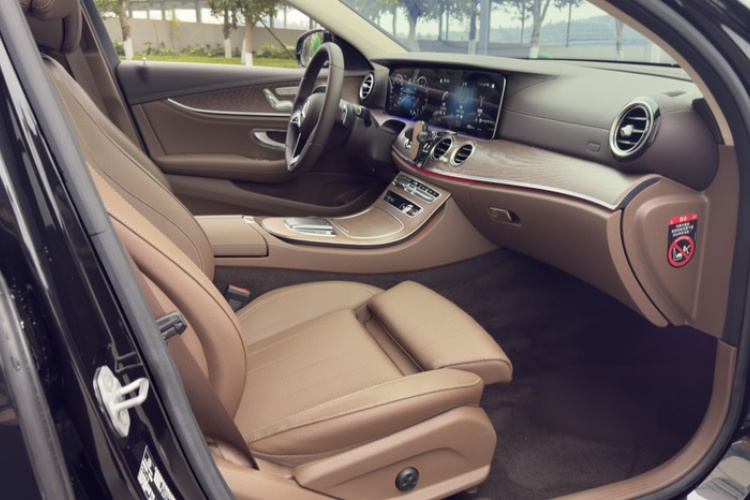 奔驰E级 2023款 E 260 L中控内饰7013