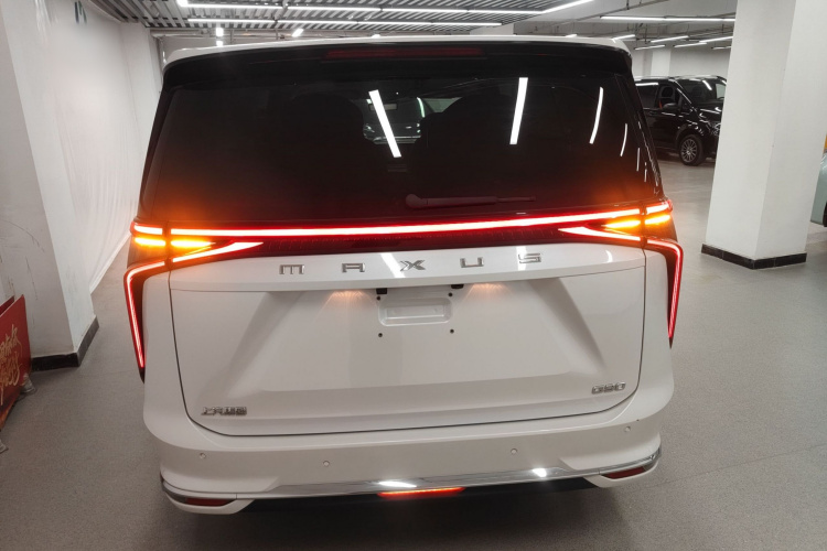 上汽大通MAXUS 大通G90 2022款 2.0T 星际旗舰版车身外观6