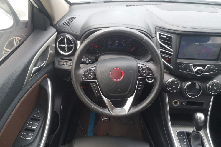 比亚迪 宋 2018款 1.5TID 自动智联尊贵型局部细节13