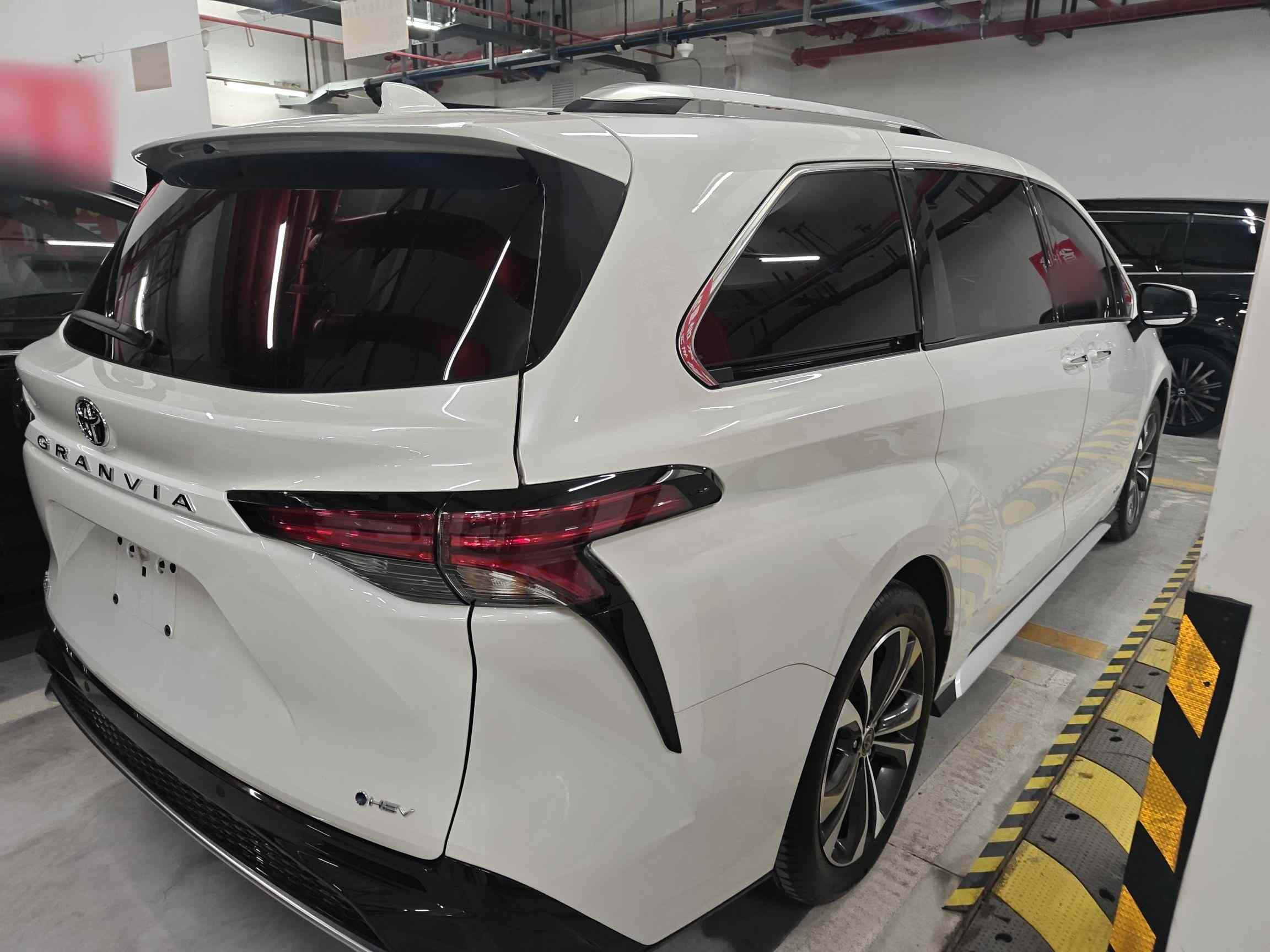 丰田 格瑞维亚 2024款 2.5L混动 尊爵ULTRA版(4)