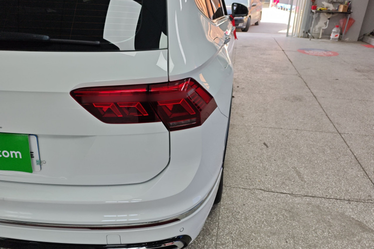 大众 途观L 2023款 330TSI 自动两驱R-Line越享版车身外观9