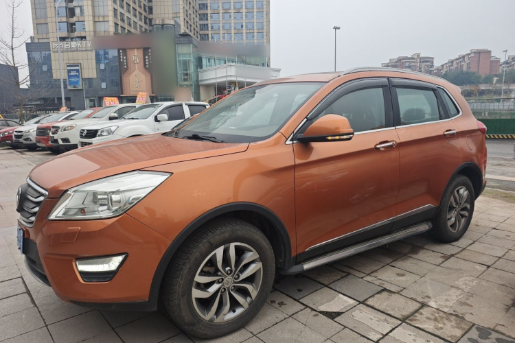 北汽威旺S50 2016款 1.5T CVT欢动尊贵型车身外观4