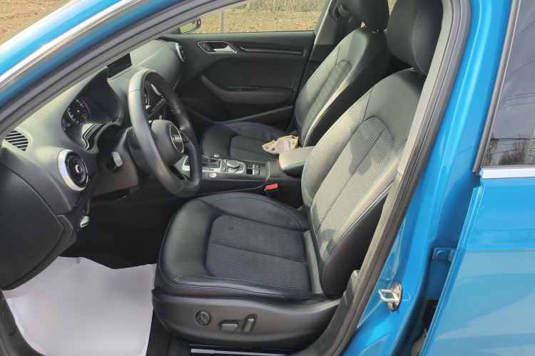 奥迪A3 2018款 30周年年型 Sportback 35 TFSI 时尚型中控内饰19