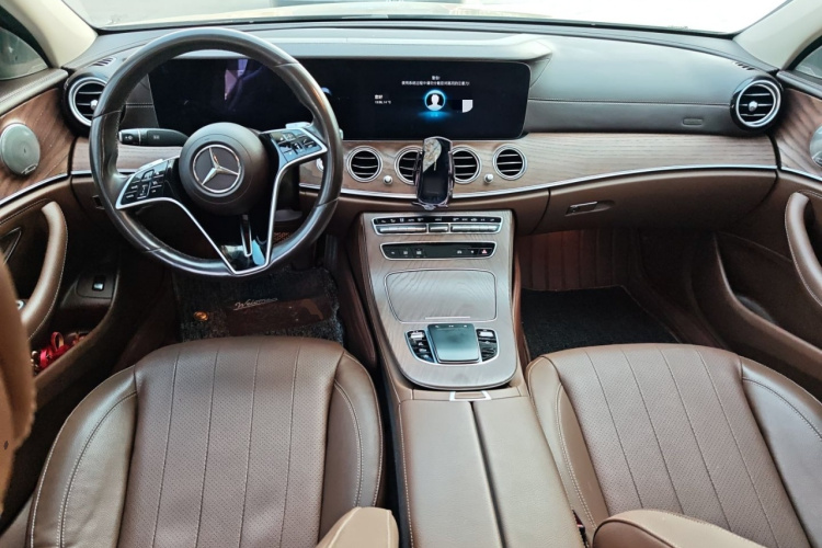 奔驰E级 2021款 E 300 L 时尚型中控内饰12