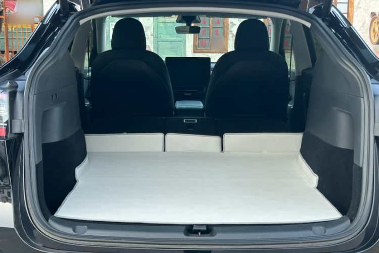 特斯拉 Model Y 2022款 后轮驱动版中控内饰7007